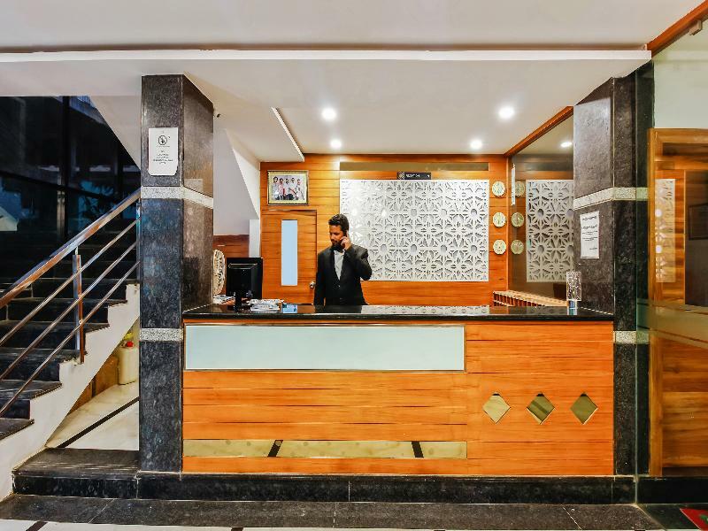Oyo 29131 Hotel Mn Grand เชมชาบัด ภายนอก รูปภาพ